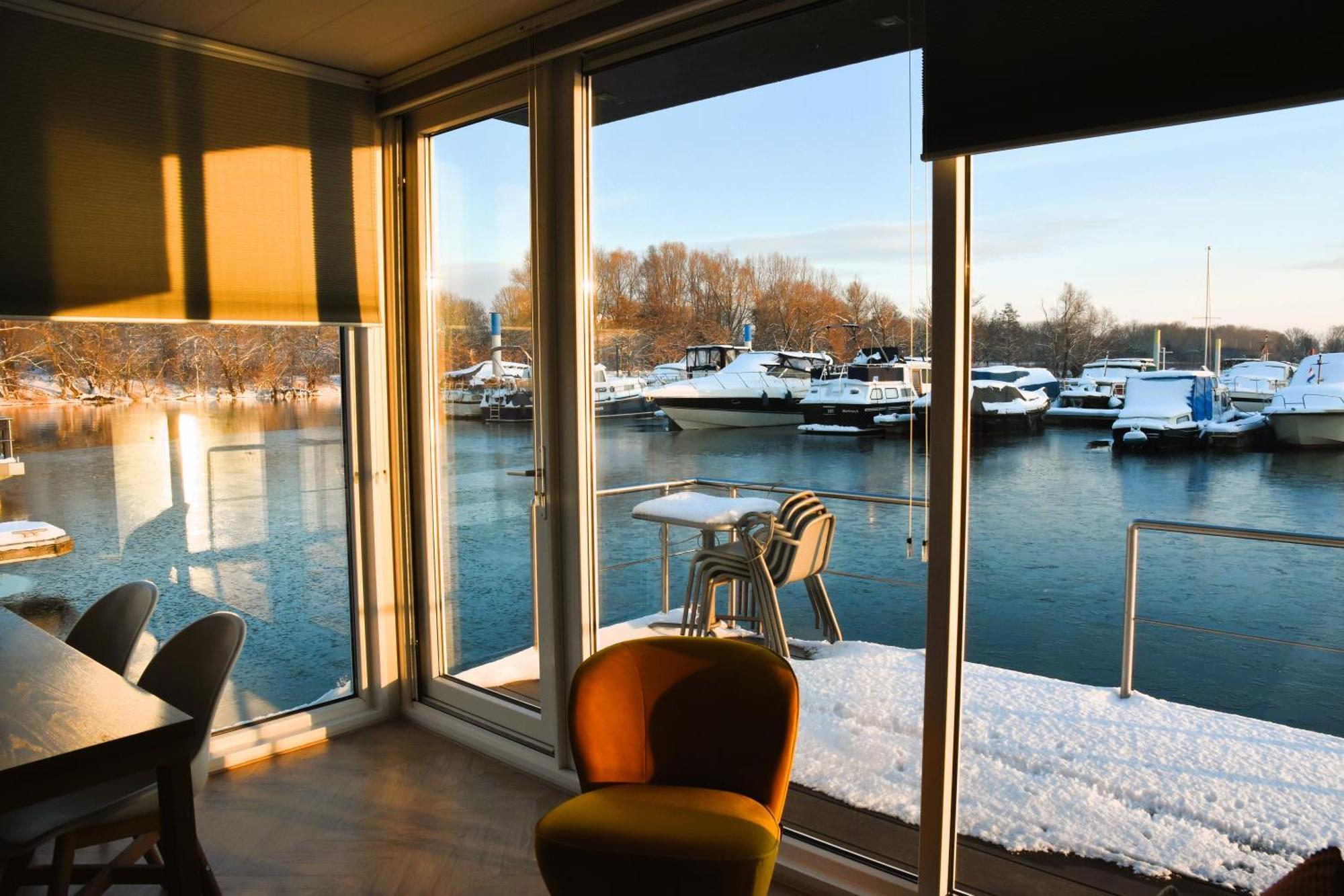Houseboat Trinidad Otel Maastricht Dış mekan fotoğraf